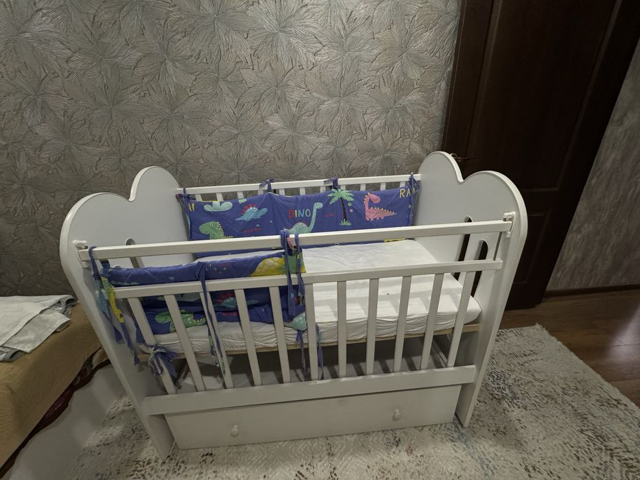 Детская кроватка