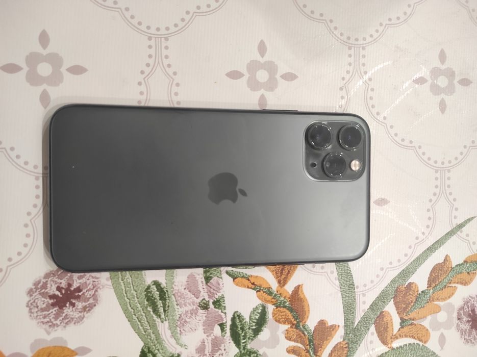 Продам айфон 11про на 512 гб