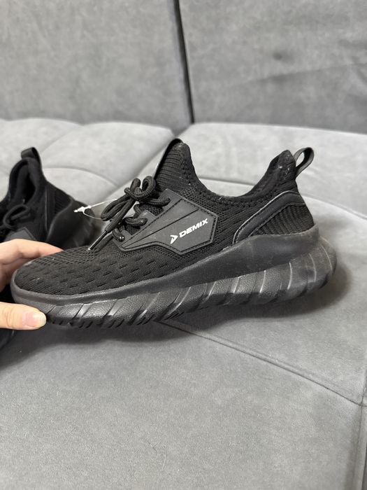 Продам кроссовки Demix 36 размер