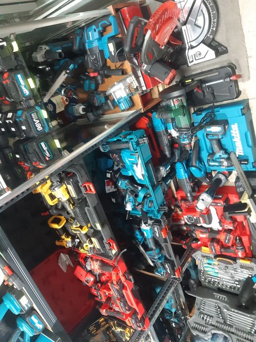 Шуруповерт, безщеточный, щеточный, ударный