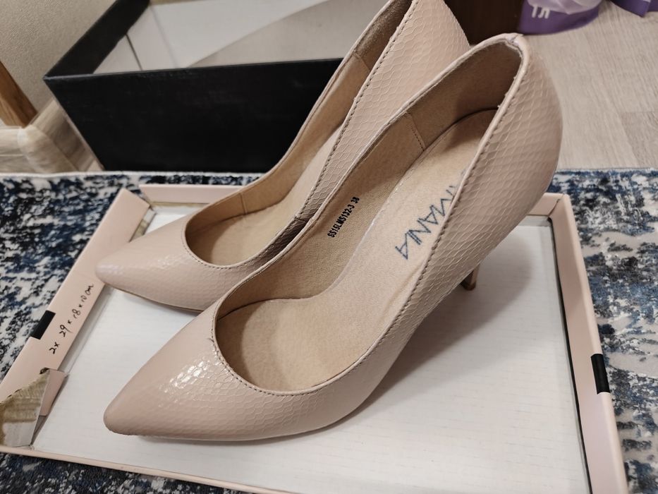 Туфли Lamania 37 размер новый