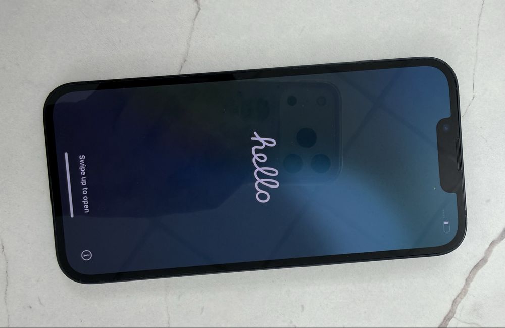 Продам Iphone 13