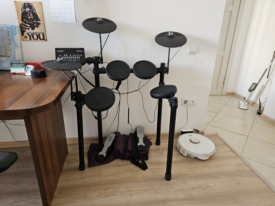 Yamaha DTX402K электронные барабаны.