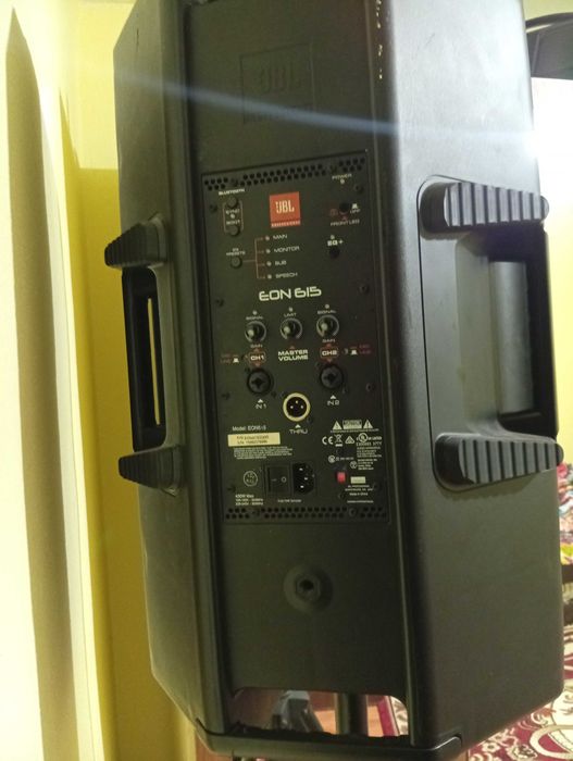 Vând boxa activa JBL