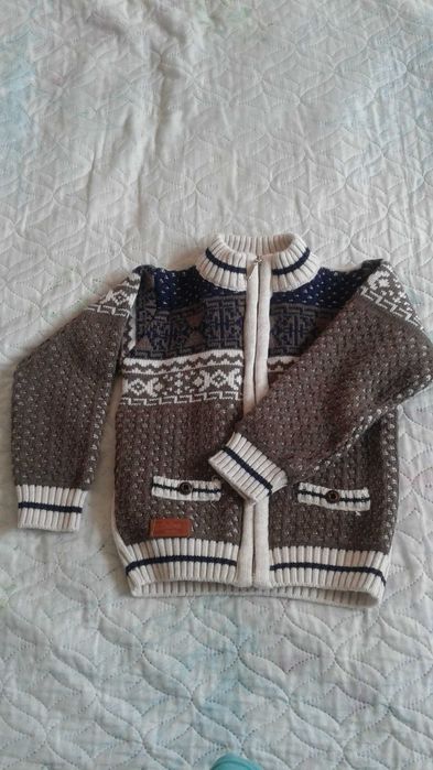 Продам детский джемпер и джинсы