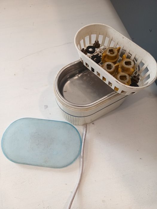 Претрийт машина Shultze за DTG печат на тениски.