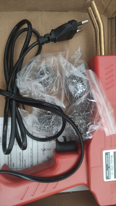 Pistol  cu acumulator capse lipit plastic, cadou plasa din oțel