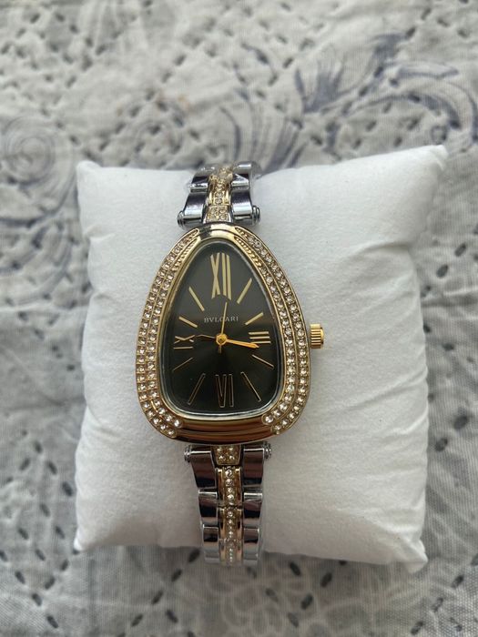 Продаются женские часы