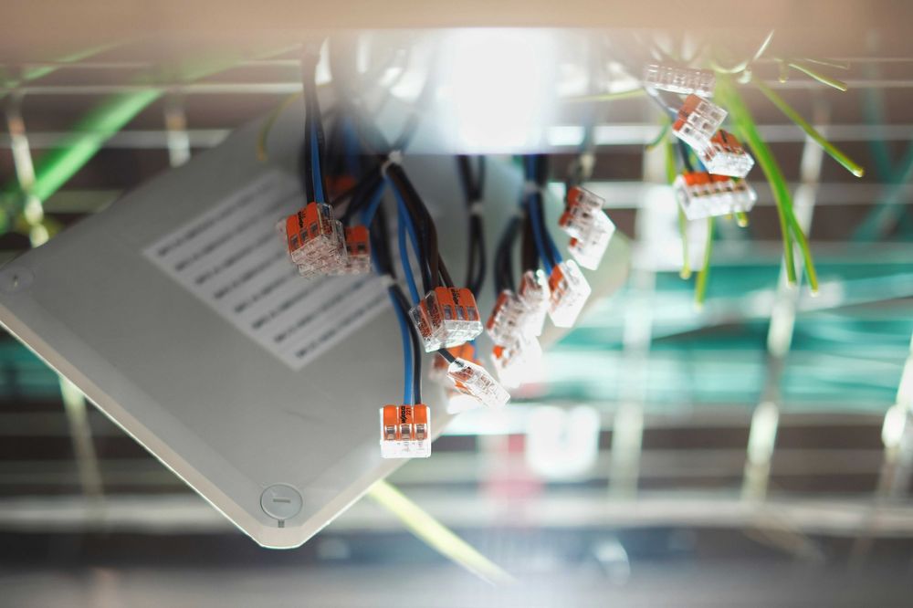 Electrician Valcea, NON-STOP | instalații, intervenții-urgente!