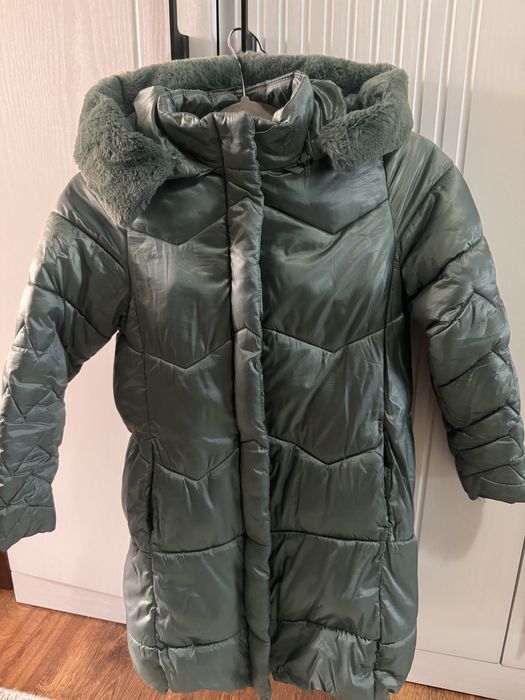 Продам куртку на девочку