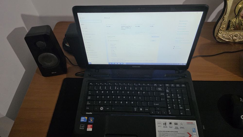 Vând laptop Toshiba