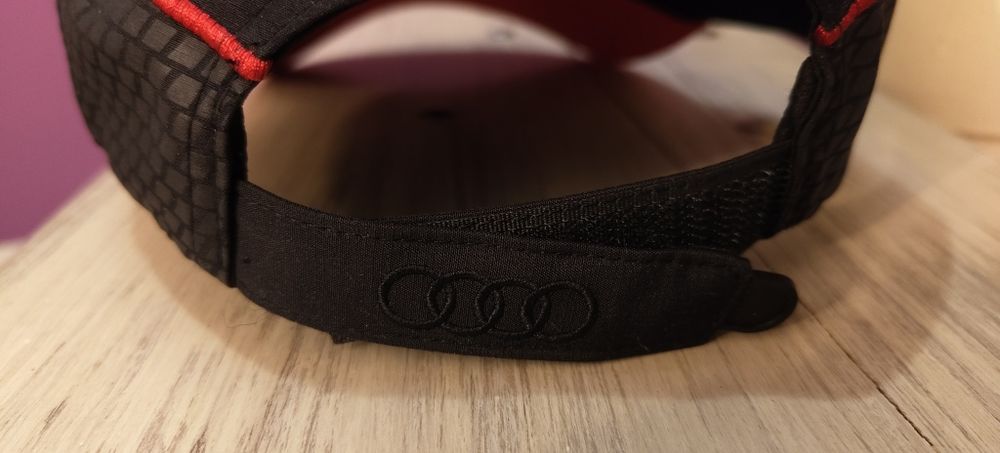 Шапка спортна с козирка Ауди