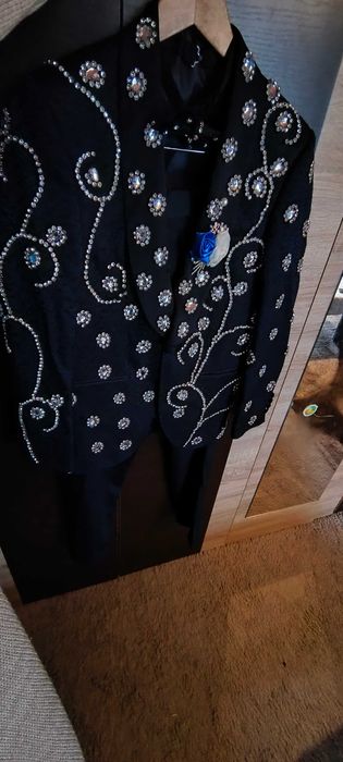 vând costum mire făcut pe comanda.marime S.sacou.vesta pantaloni.papio