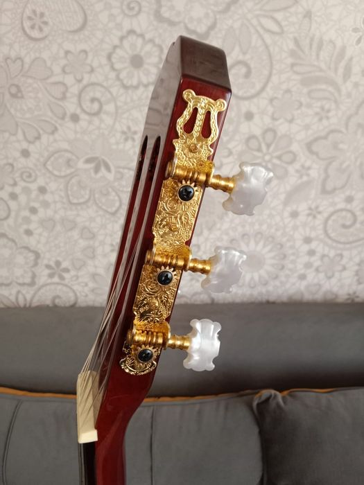 Гитара 6 струнная