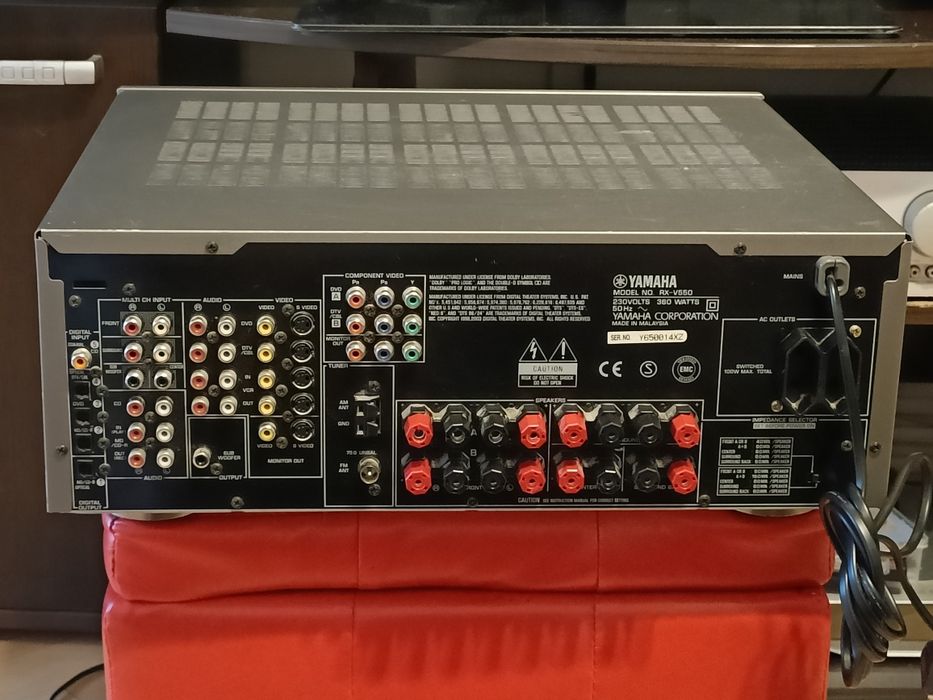 Yamaha RX-V550 .