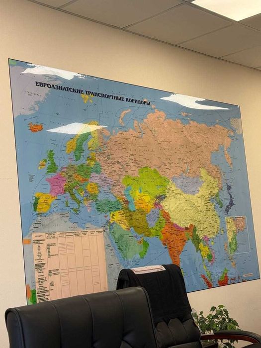 Большая интерьерная политическая карта мира на стену (новая)