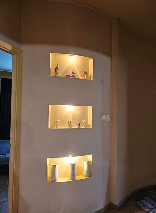 Apartament la casă curte comună