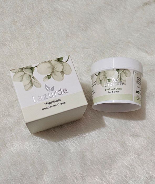 От запаха и от пота.