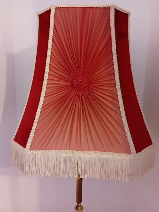 Lampadar vechi ,picioru din metal ,marmură  în stare foarte bună ,