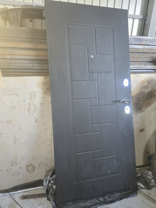 Дверь уличная входная