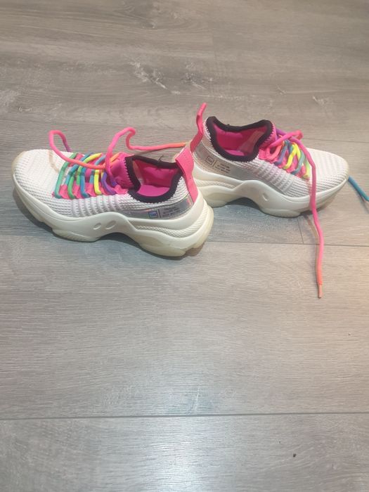 Adidasi fete steve madden