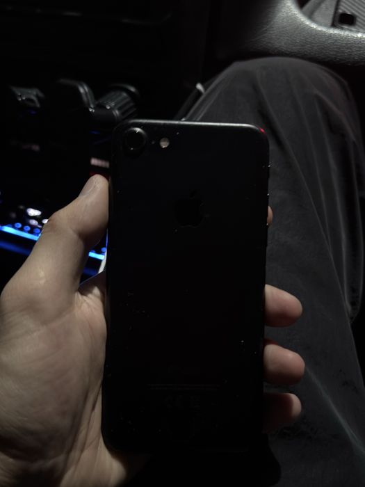 Айфон 7 черный 32гб