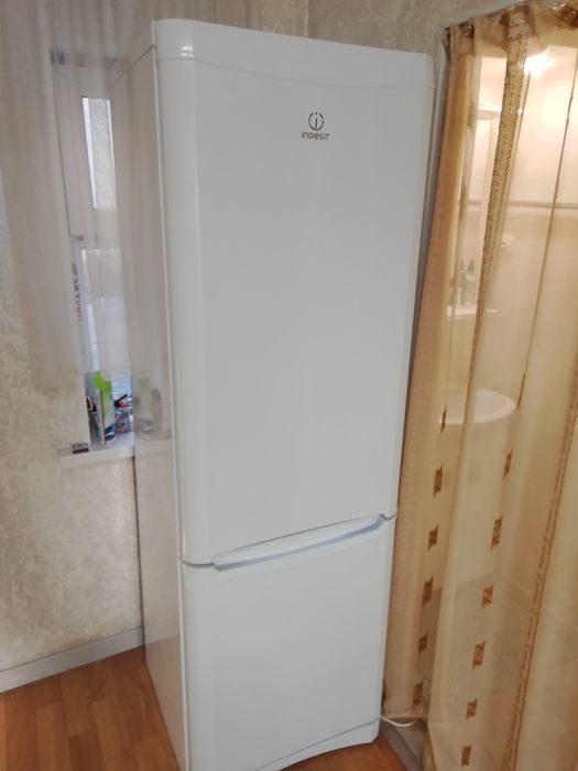 Холодильник двухкамерный Индезит