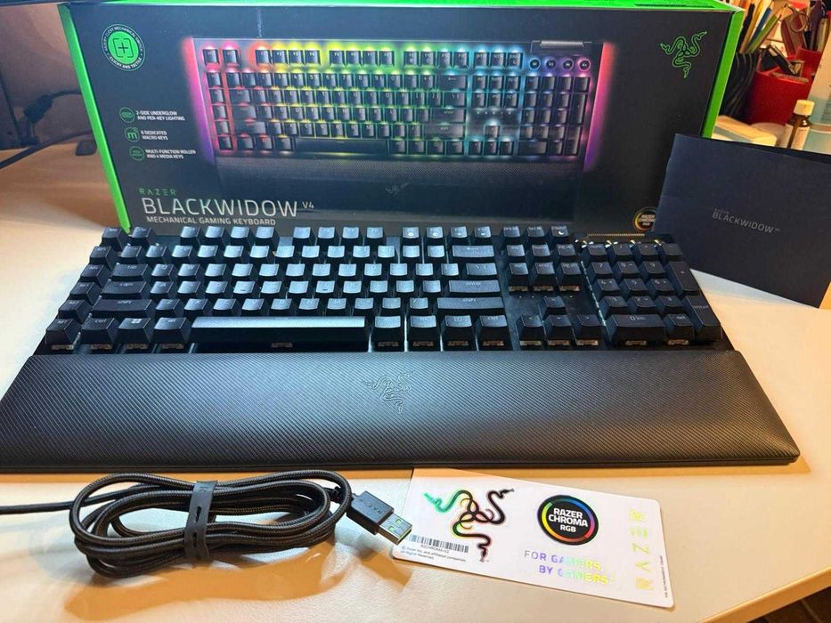BlackWidow V4 (Green Switch)