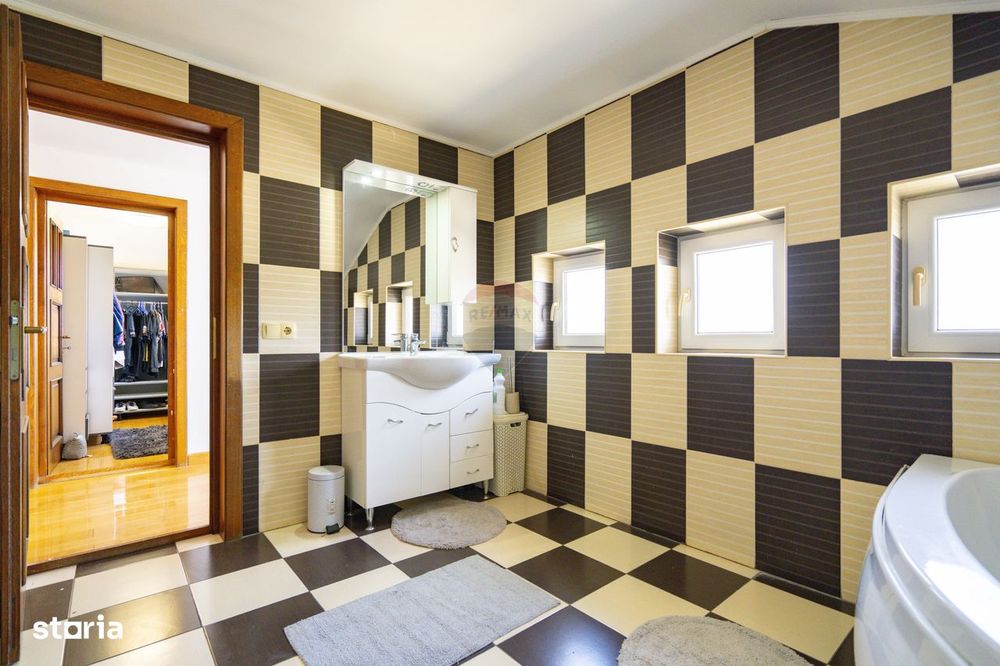 De vânzare casă cu 6 camere in Santandrei