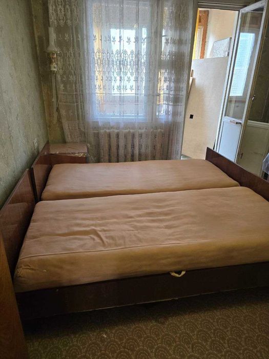 Кровать с подъемным механизмом