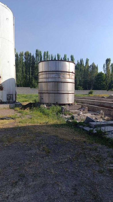 Срочно продаётся ёмкость из нержавеющей стал ЁМКОСТЬ  60 тонн.