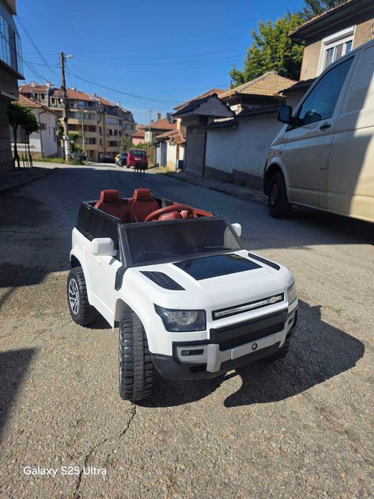 Акумулаторен джип Land rover