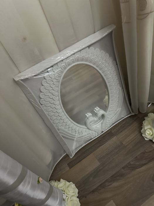 Oglinda mire si mireasa