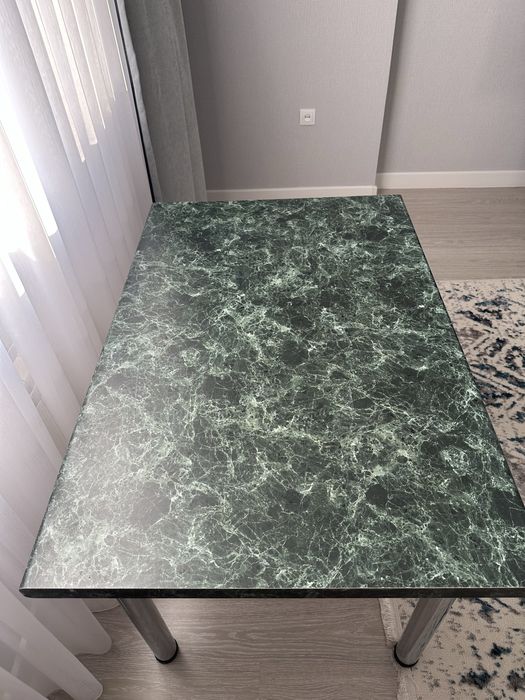 Б/у стол и 3 стула