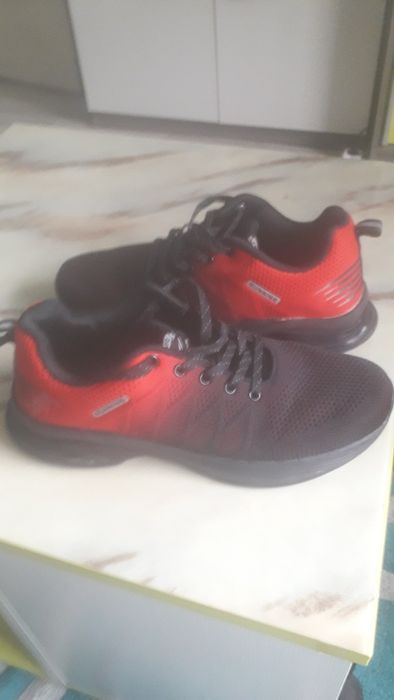 Пролетни маратонки