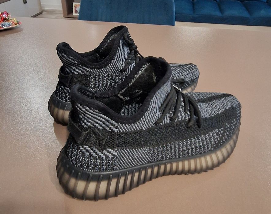 Adidasi yeezy boost