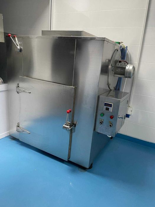 Cuptor de sterilizare a fiolelor de 10 ml, 50 ml , 100 ml si 200 ml.