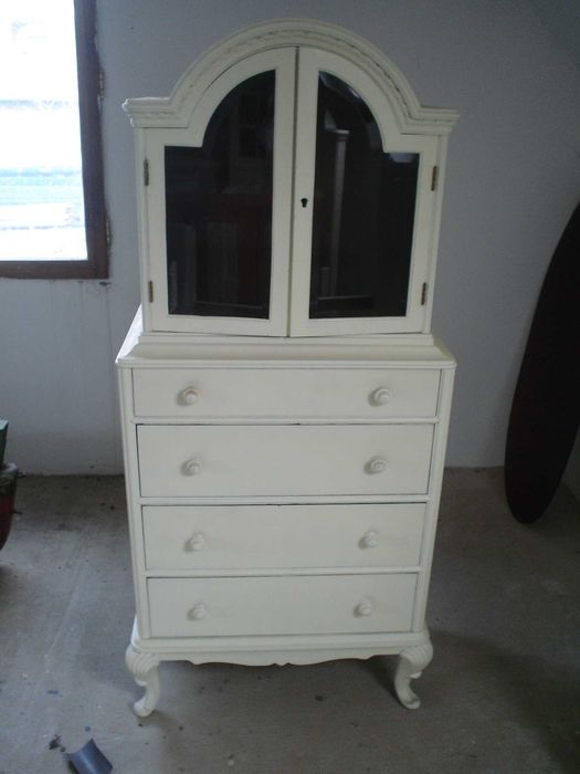 Vand mobila veche dormitor lemn masiv deosebita