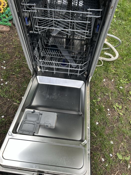 Продам посудомоечную машину