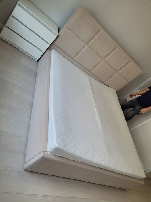 Продам спальный кровать без матрац