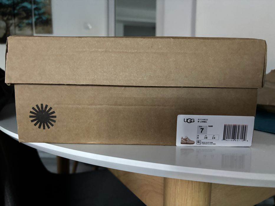 Ghete UGG Lowmel culoare Sand, marime 38, noi