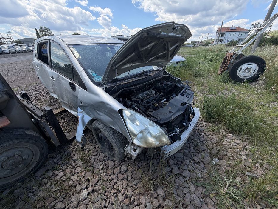 TOYOTA COROLLA VERSO 2.2 D-4D 136hp. 2005g на части