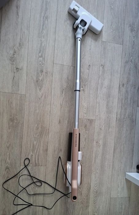 Пылесос вертикальный