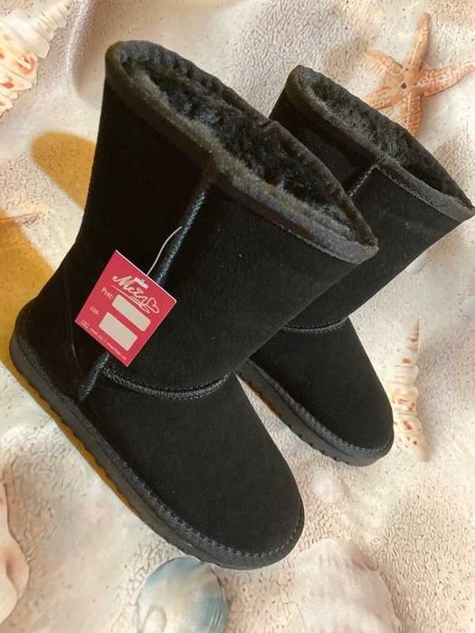 Cizmulite numar 35,tip UGG,calduroase, numar 35,interior 22,5 cm