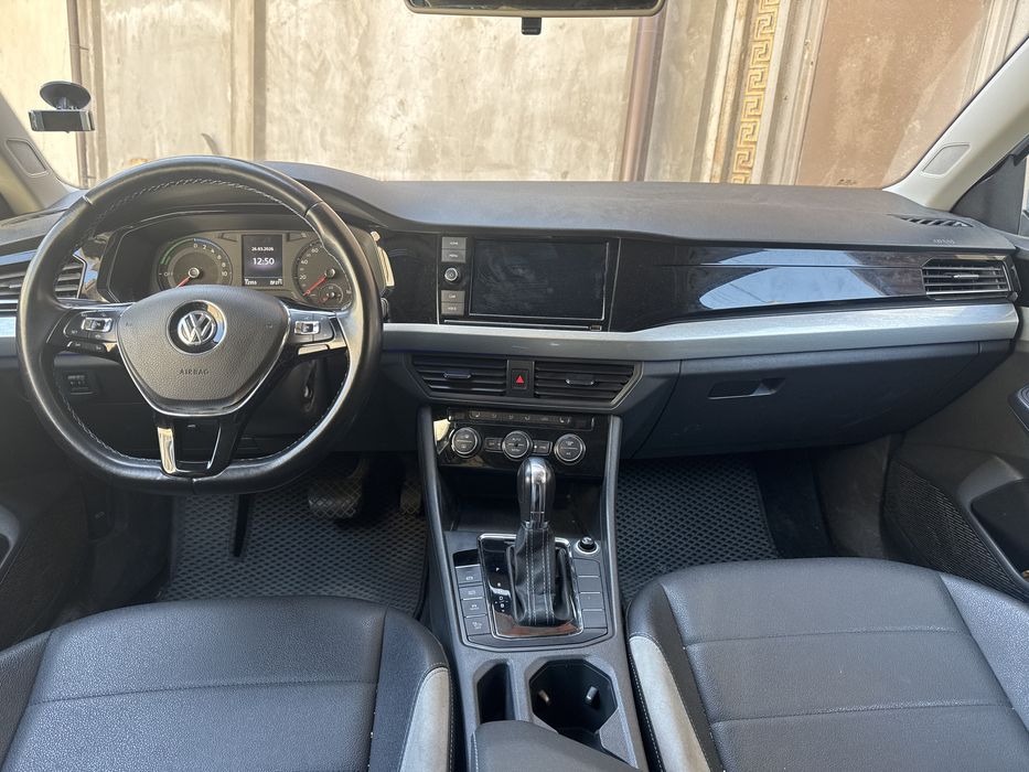 Volkswagen. E-bora 2020