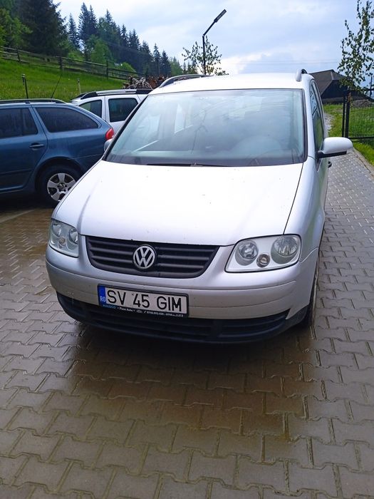 VOLKSWAGEN Touran