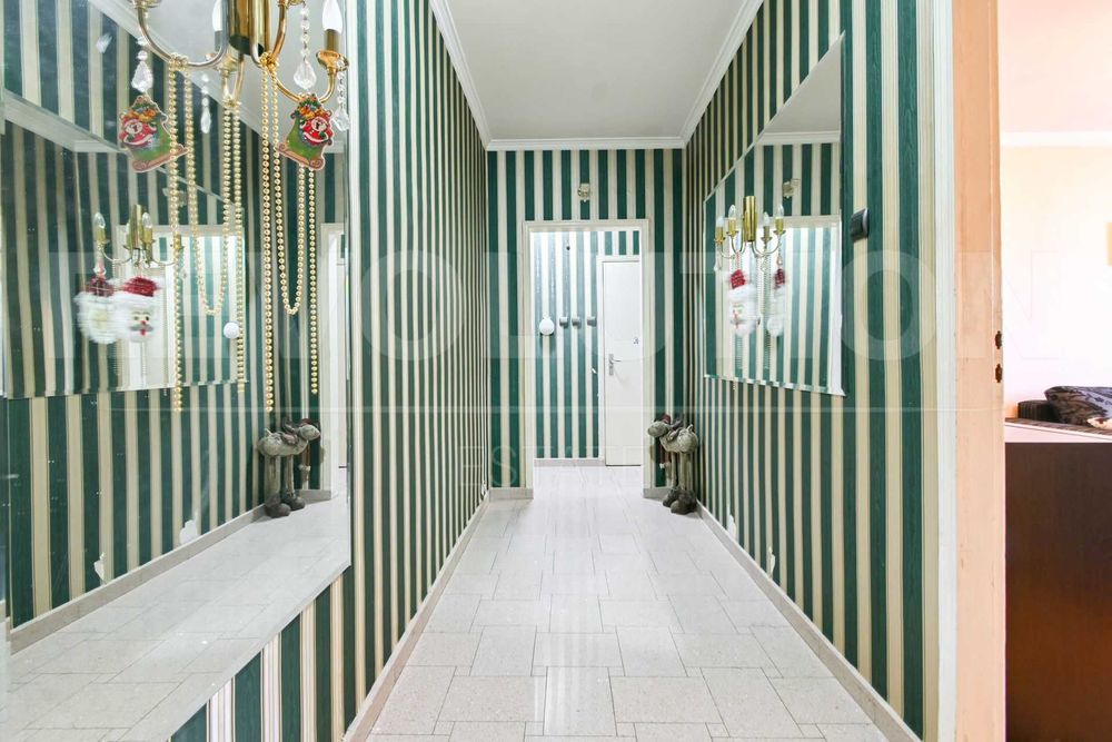 Тристаен апартамент в ж.к. Дружба 1