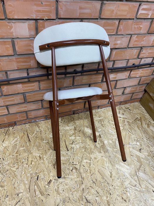 Продам стулья новые