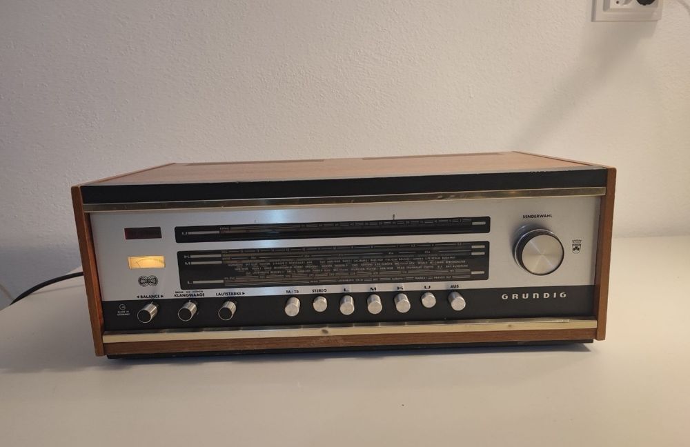 Radio Grundig Stereomeister 155 an 1967 cu amplificare mufa DIN si doua iesiri pentru boxe