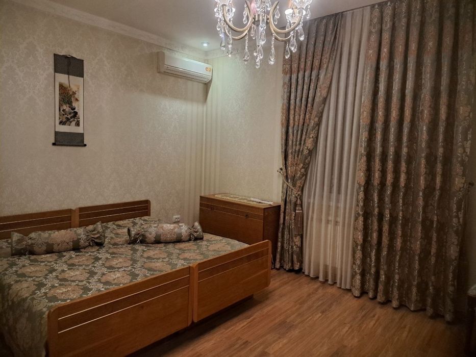 Продается комплект шторы + покрыаало на кровать 2хспальную